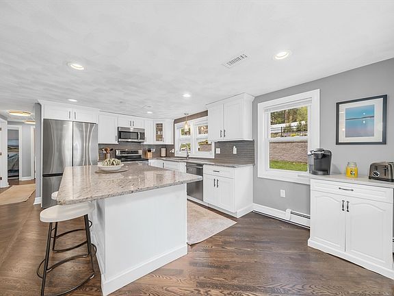 5th image of 400 Andover St