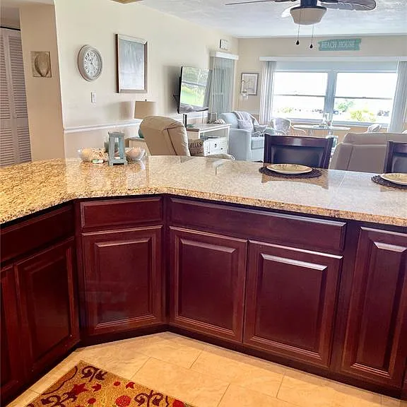 4650 Cove Cir #402 — Photo 9
