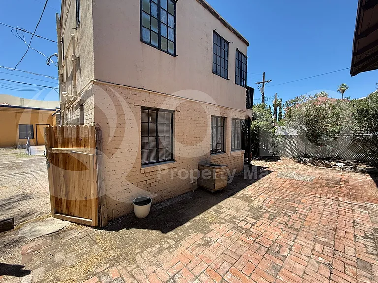 324 S 6th Ave #D — Photo 4