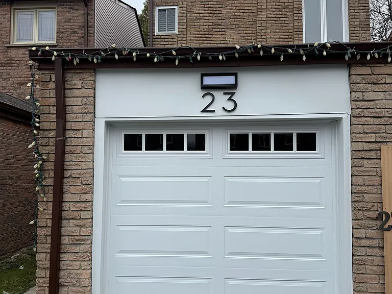 23 Riviera Dr #BASEMENT — Photo 2