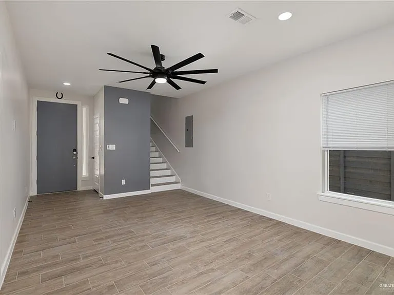 1626 W B St — Photo 11
