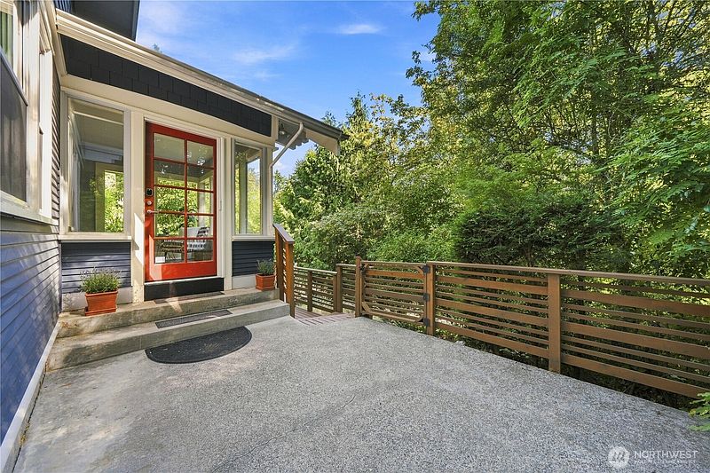3rd image of 1731 Lake Washington Boulevard S