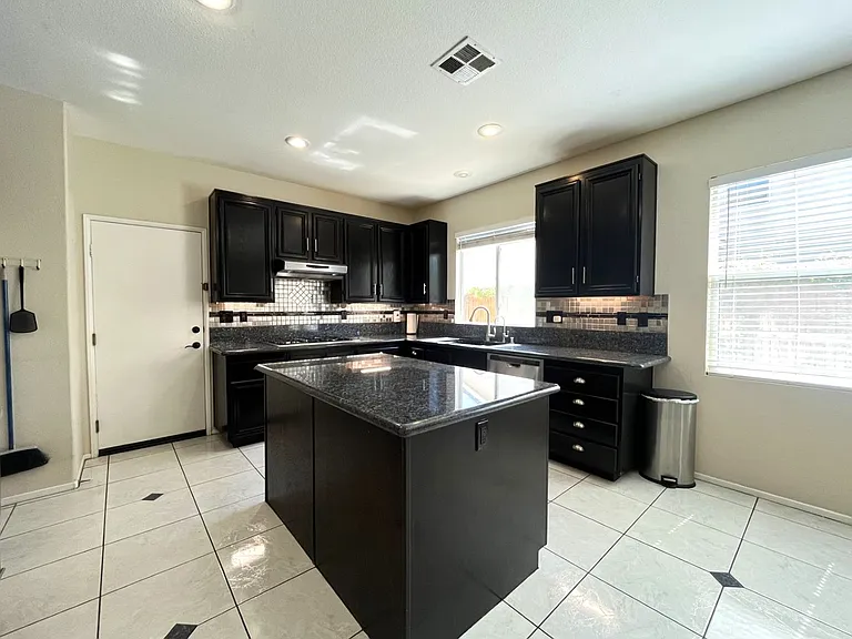 19059 Weathervane Pl — Photo 4