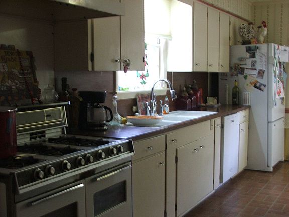 3rd image of 818 Terry Ln