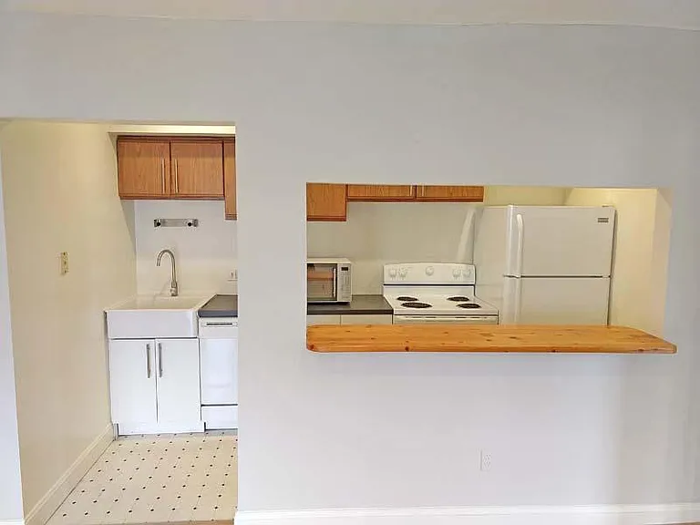 711 G St NE #2 — Photo 6