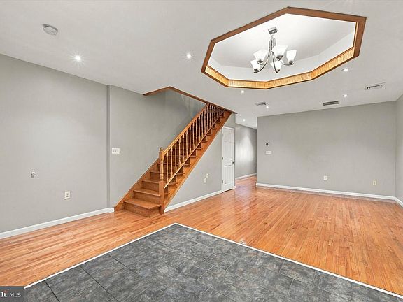 5th image of 2323 S Alder St