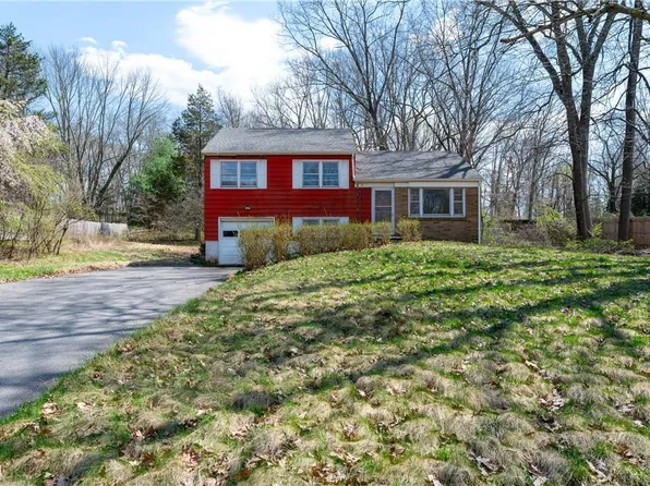 27 Creekside Road, Hopewell Junction, NY 12533