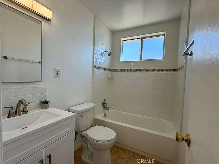 1018 W 3rd St #2 — Photo 12
