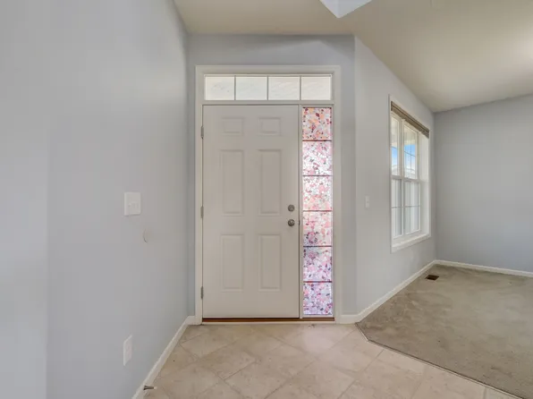 8014 Spring Lake Ln, Shakopee, MN 55379