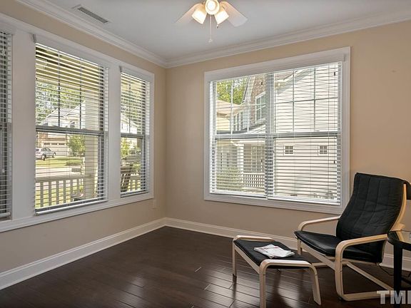 4th image of 86 Woods Manor Ln