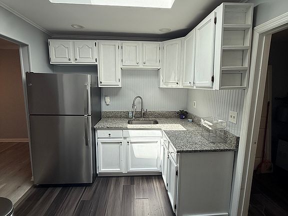 3rd image of 22 Hunters Ln #1