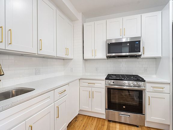 4th image of 157 E 72nd St APT 6A