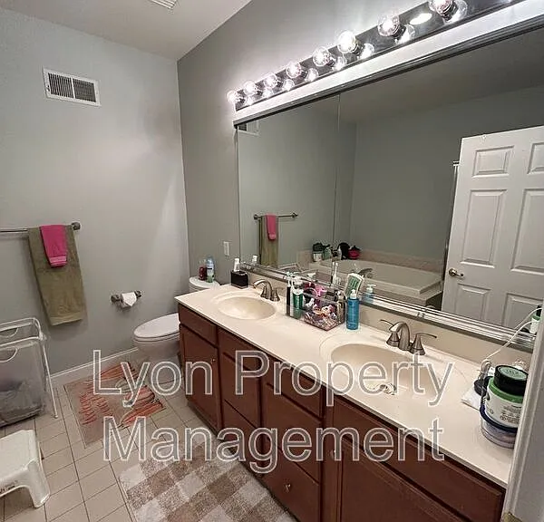 240 Sanctuary Dr — Photo 9