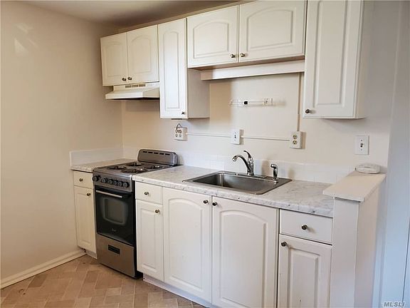 3rd image of 179 Liberty Ave