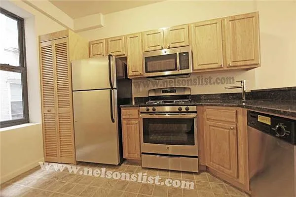 Rented by R New York | media 32