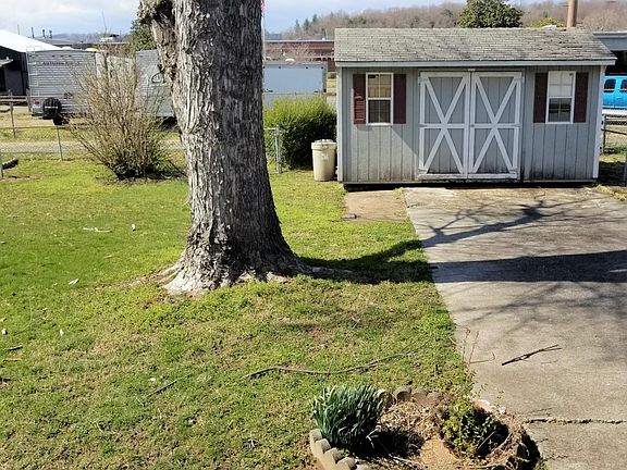 2nd image of 1253 Woodland Ave
