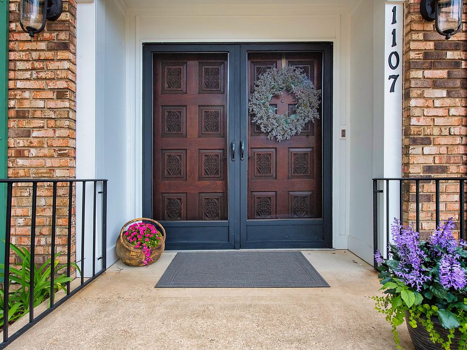 1st image of 1107 Palm Blvd S