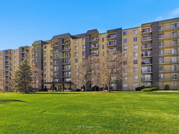 5400 Walnut Ave Unit 208, Downers Grove, IL 60515