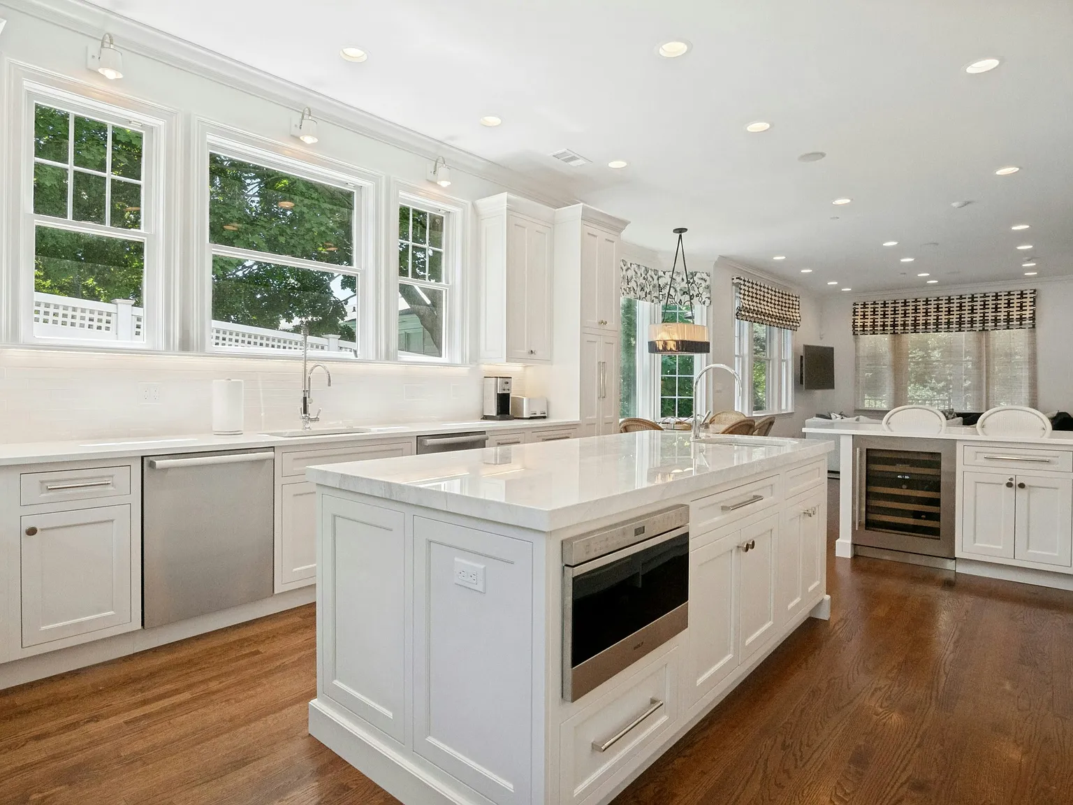 6 bed, 5106 sqft, $11,500 — Photo 3