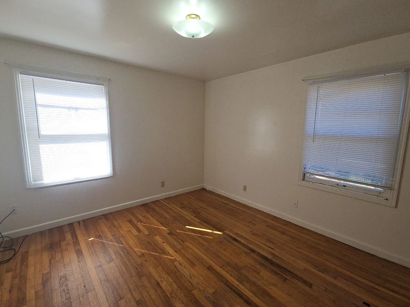 2BD/1BA Eureka home close to schools, Sequoia Park, Henderson Center! — Photo 3