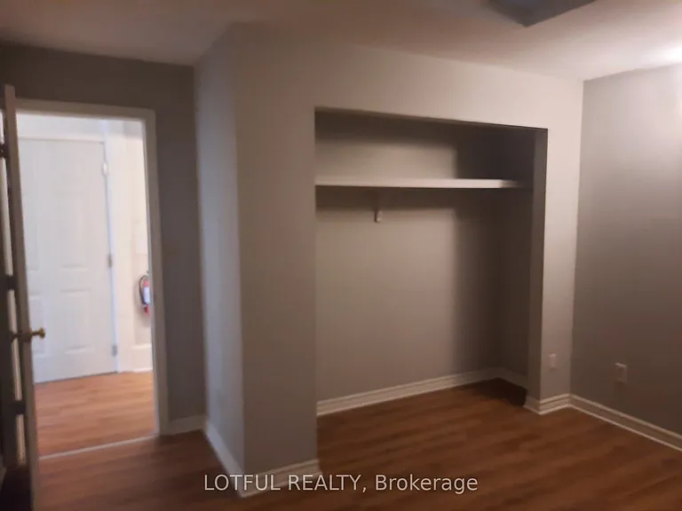 192 King St W #301 — Photo 15
