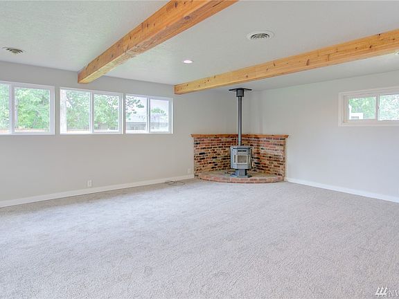 5th image of 1024 S Dahlia Dr