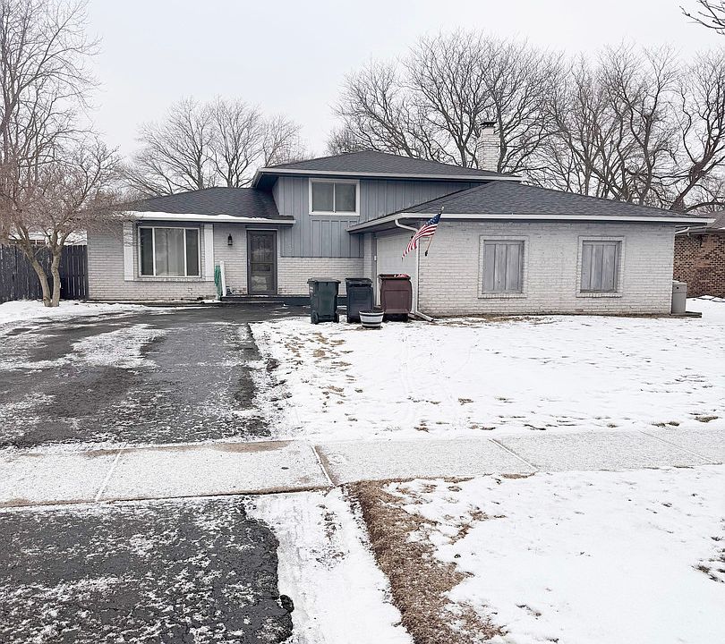 1st image of 452 Manor Dr