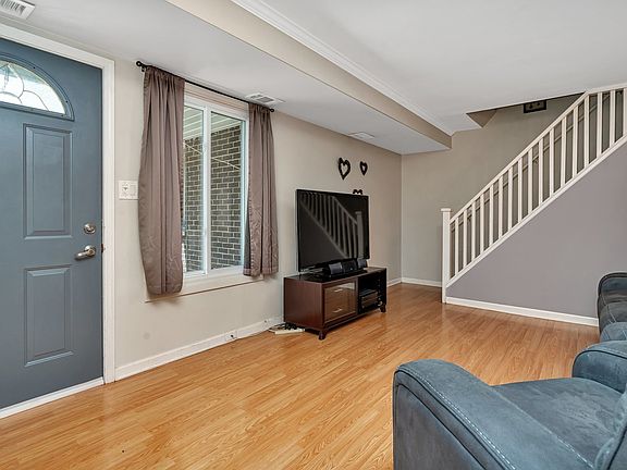 3rd image of 10437 Austin Ave APT B