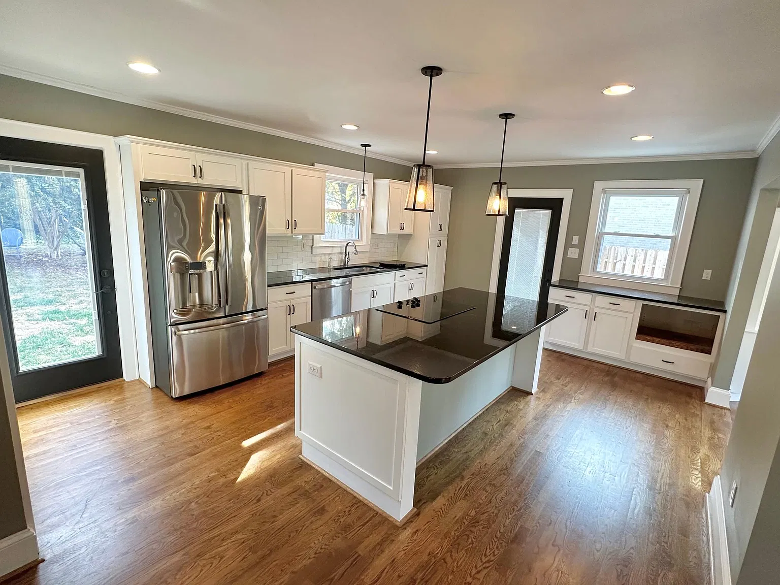 3 bed, 2110 sqft, $2,500 — Photo 4