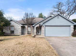 2137 Chapel Downs Dr, Arlington, TX 76017