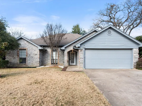 2137 Chapel Downs Dr, Arlington, TX 76017