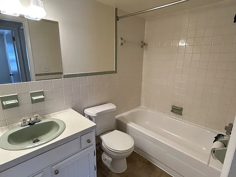 105 N Edgewood — Photo 13