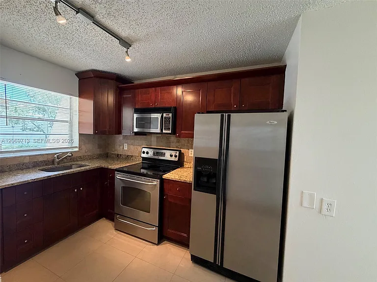 432 Lakeside Dr #257 — Photo 2