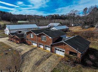 2914 Red Brush Rd, Mount Airy, NC 27030