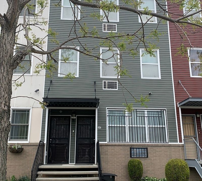 1st image of 547 Egan St Floor 1