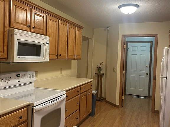 5th image of 546 Deer Lake Dr #37