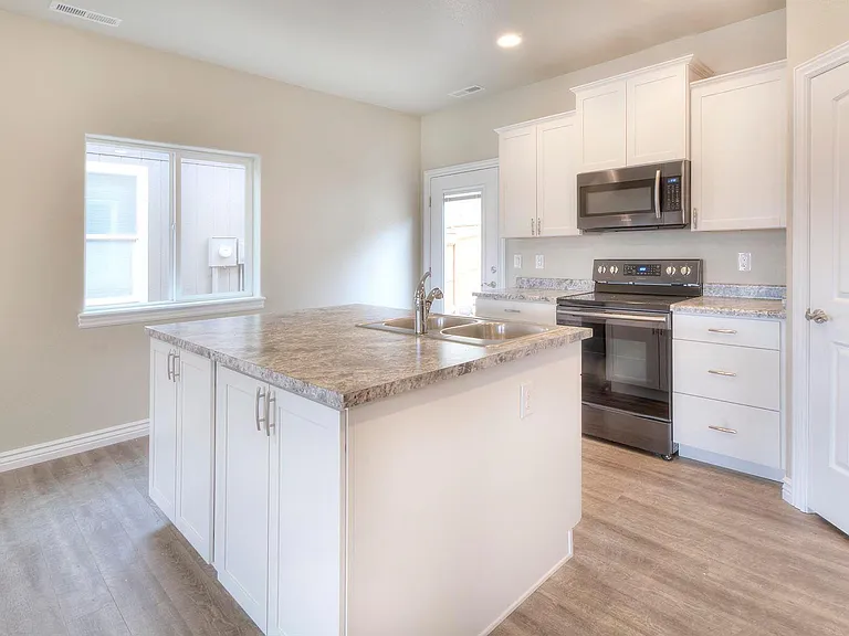 2495 Wheaton Dr — Photo 7