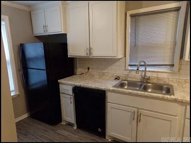 901 S Harrison St — Photo 7