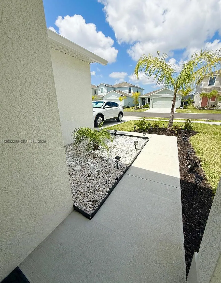 3 bed, 2.0 bath, 1429 sqft, $2,500 — Photo 3