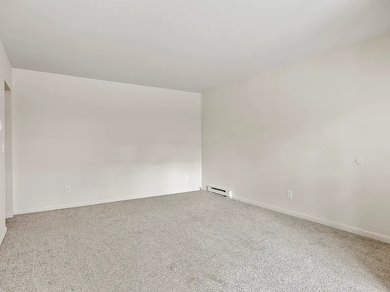 8 Warwick Ave #A — Photo 10