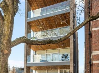 2910 N Sheffield Ave #301, Chicago, IL 60657