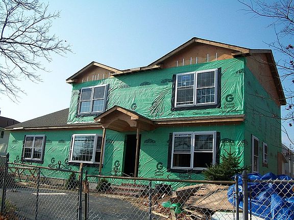 4th image of 439 Albany Ave