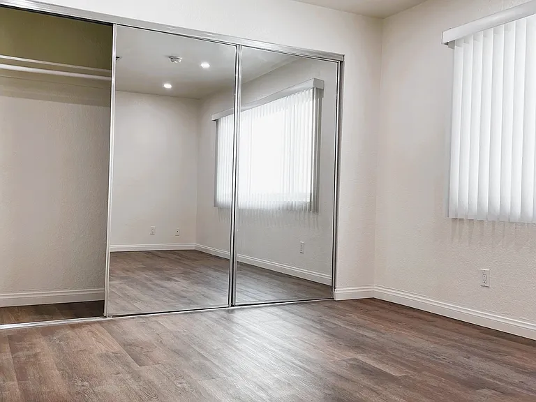 515 S Hobart Blvd #9 — Photo 21