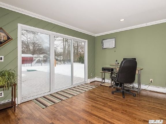 5th image of 37 Peachtree Ln