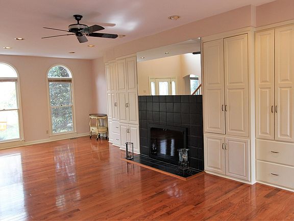 4th image of 1208 Wembley Ct
