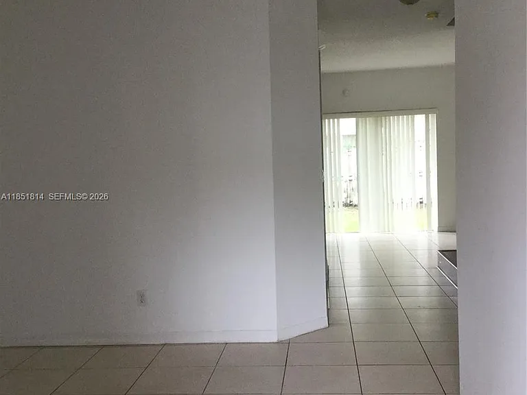 2885 SW 127th Ave — Photo 3
