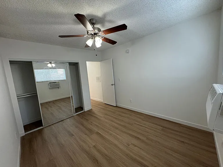 14220 Burbank Blvd — Photo 26