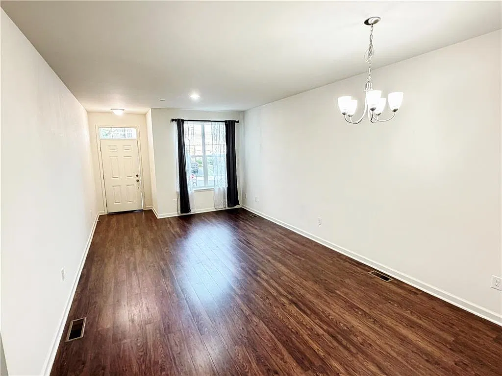 3 bed, 2.5 bath, 2575 sqft, $2,800 — Photo 4