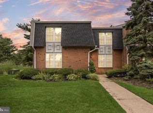 2068 Harbour Dr, Palmyra, NJ 08065