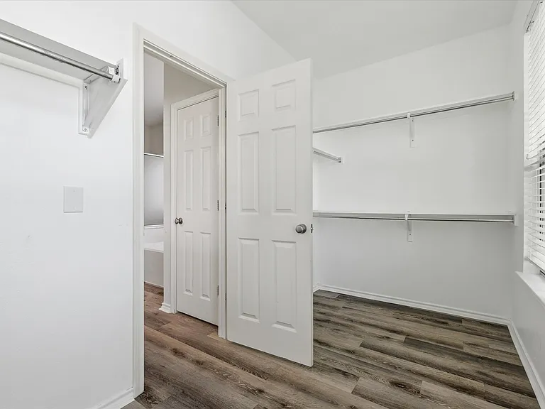 8401 Shakespeare Ln — Photo 14